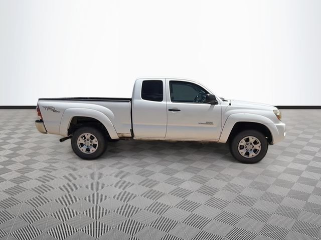 Used 2011 White Toyota Base image 8