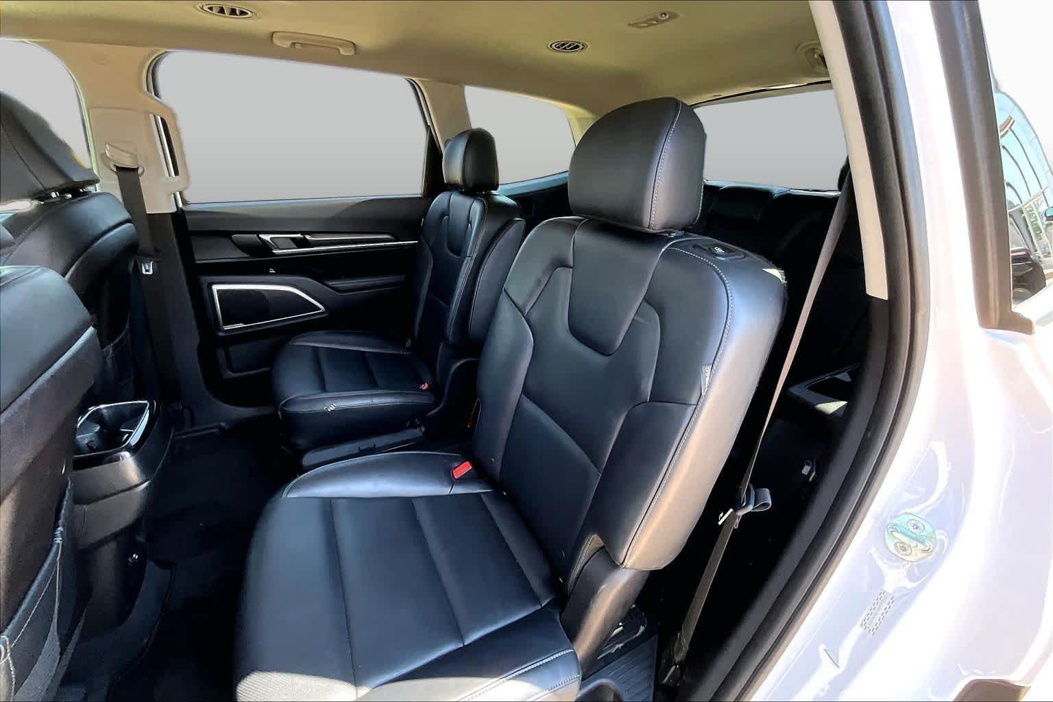 Used 2025 Glacial White Pearl Kia S image 17