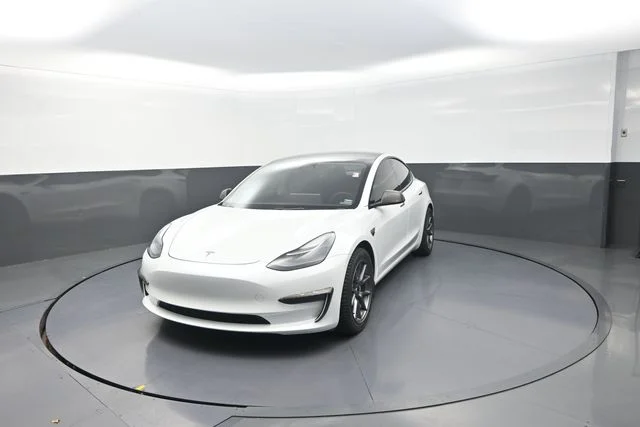 Used 2022  Tesla Long Range image 31