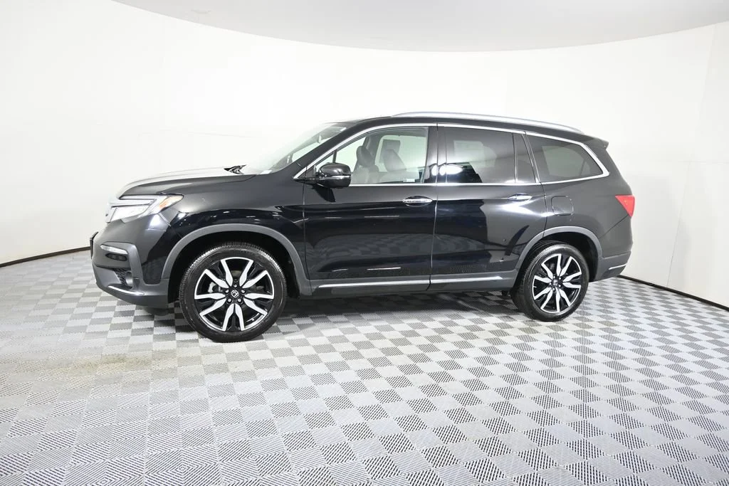 Used 2021 Honda Pilot Touring with VIN 5FNYF6H92MB019275 for sale in Forest Lake, Minnesota
