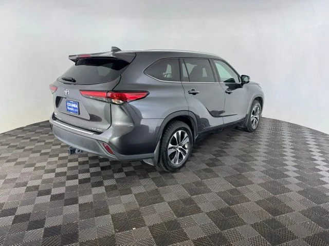 Used 2020 Gray Toyota XLE image 9