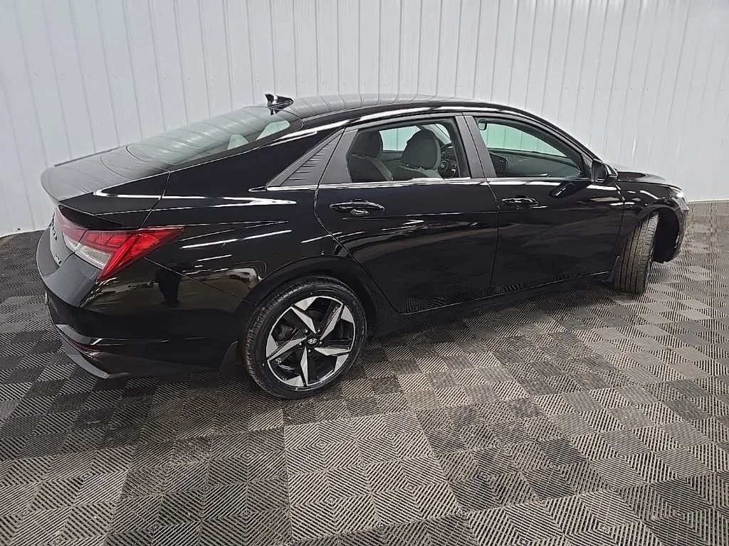 Used 2023 Black Hyundai Limited image 3