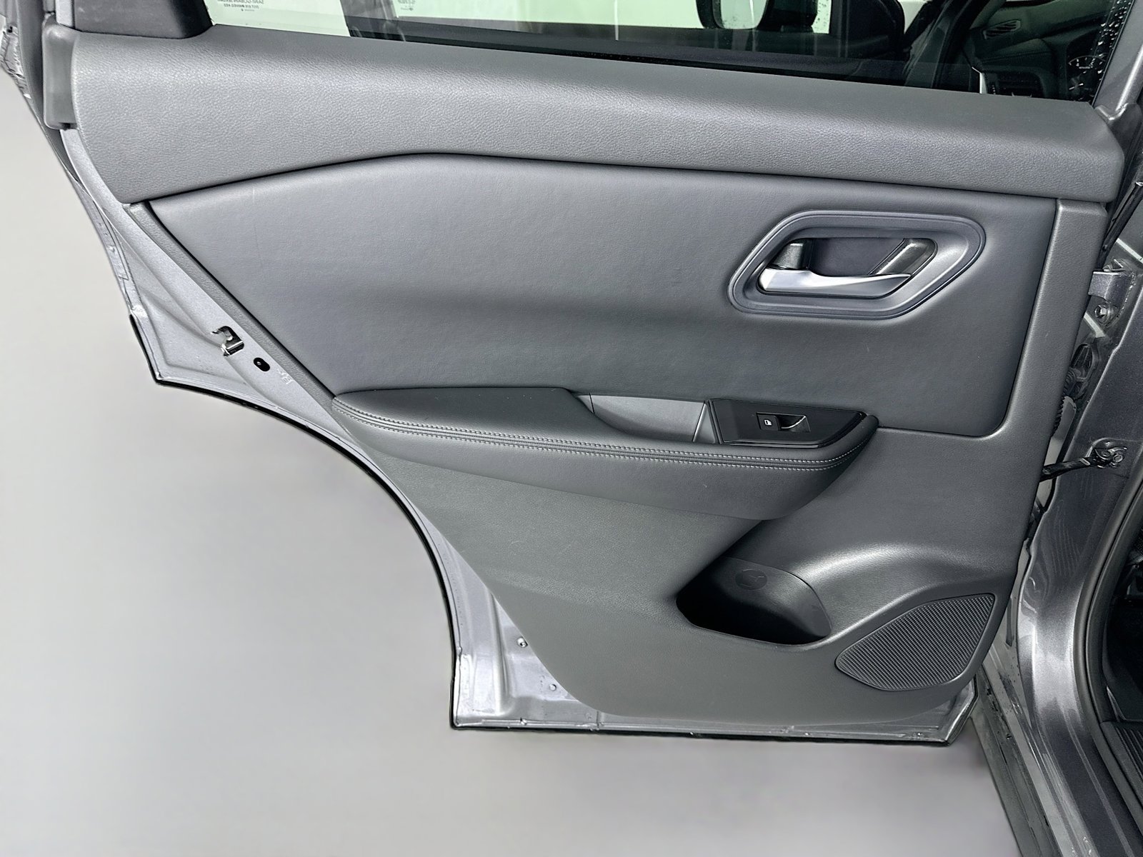 2024 Nissan Rogue SV - Photo 27