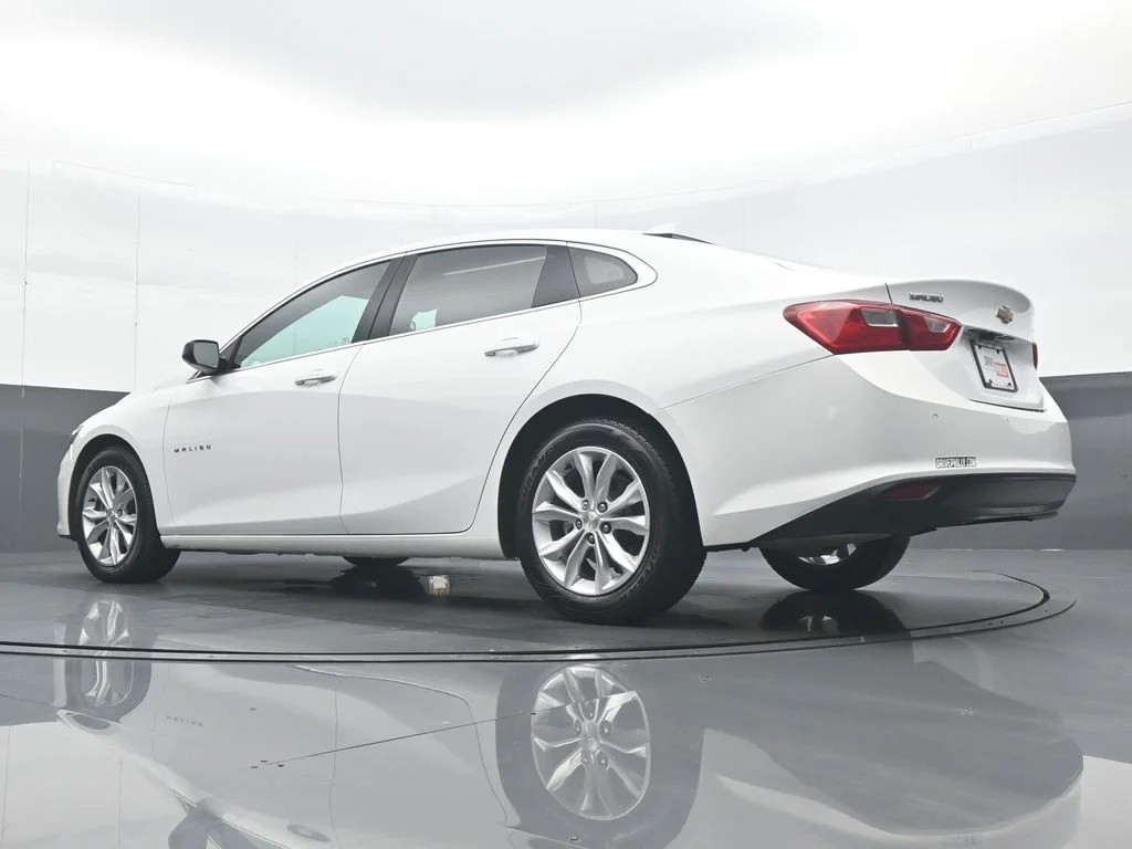 Used 2025 White Chevrolet LT image 28