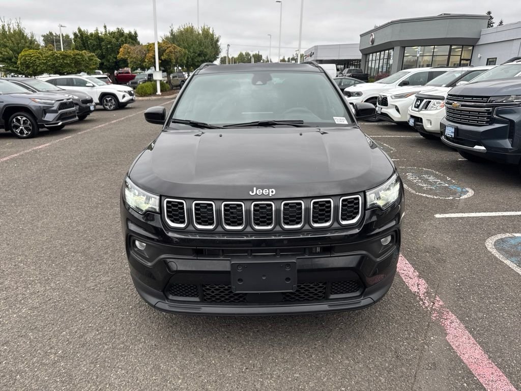 Used 2024 Diamond Black Crystal Pearlcoat Jeep Latitude image 2