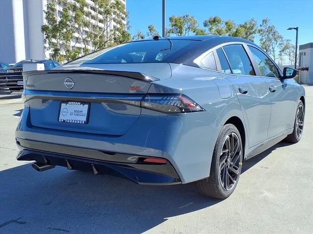 New 2026 Atlantic Gray Metallic / Super Black Two-tone Nissan SR image 8