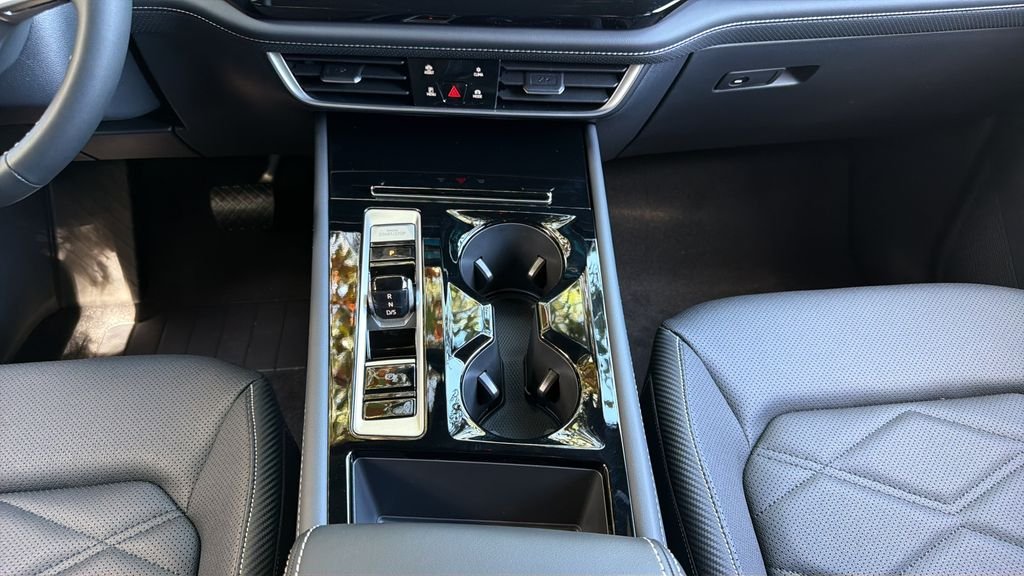 New 2026 Deep Black Pearl Volkswagen SE w/Technology image 21