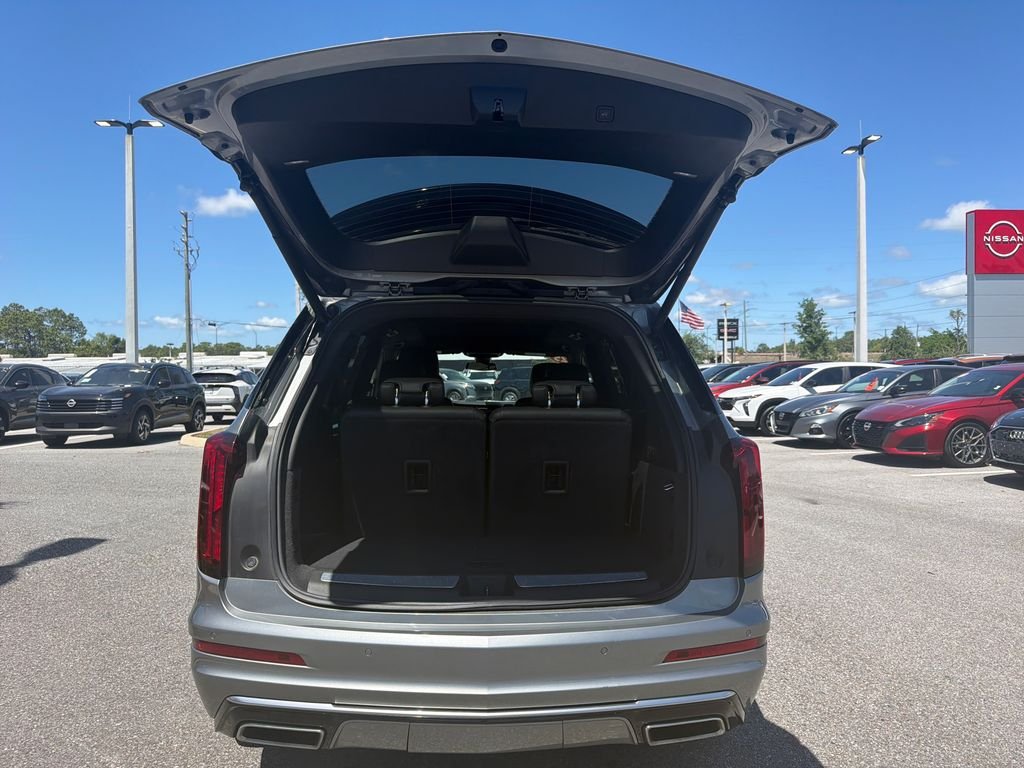 Used 2025 Silver Cadillac Premium Luxury image 9