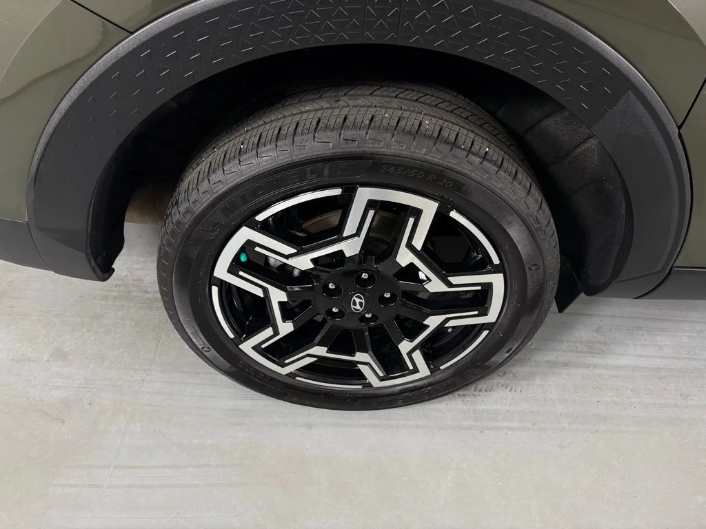Used 2025 Green Hyundai Limited image 11