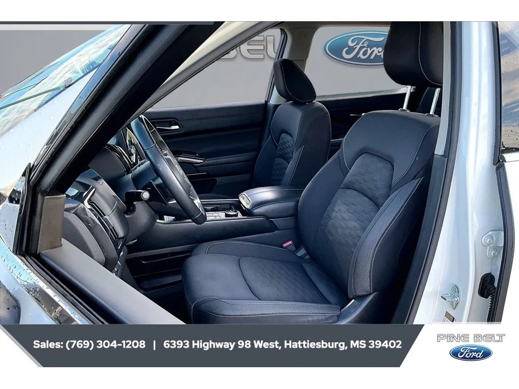 Used 2022 Glacier White Nissan SV image 17