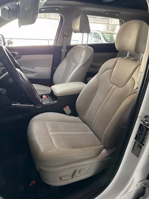 Used 2023 White Kia X-Line S image 6