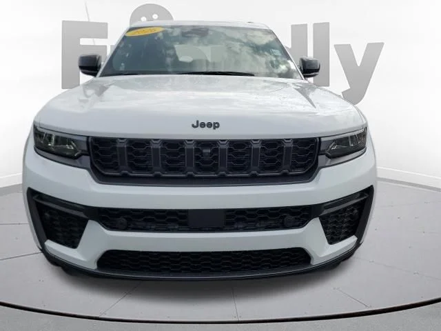 New 2026 Bright White Clear-Coat Exterior Paint Jeep  image 8