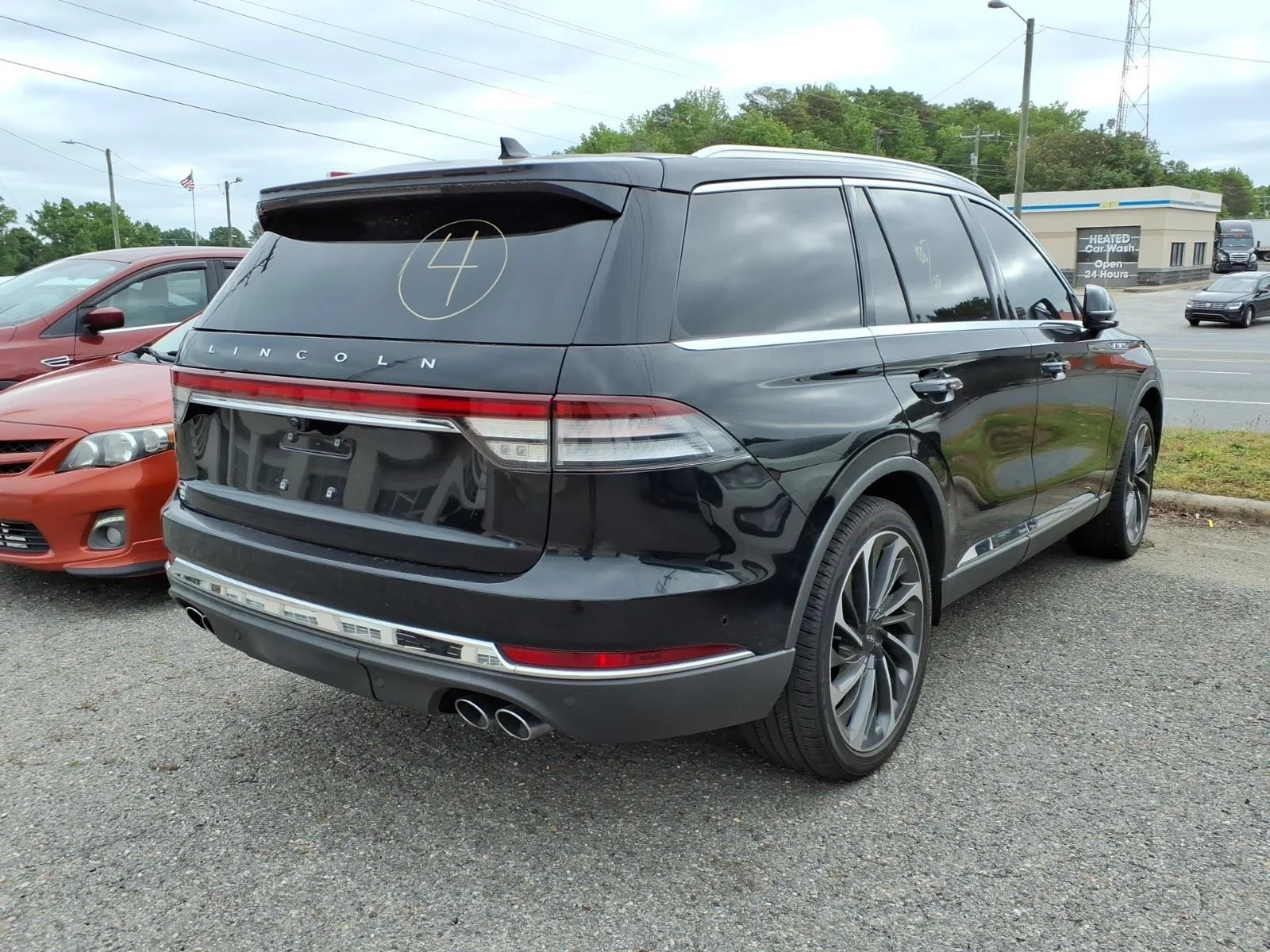 Used 2020 Infinite Black Metallic Lincoln Reserve image 6