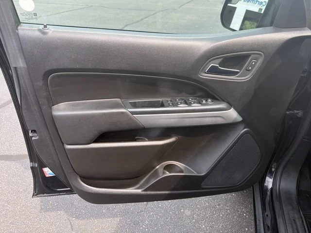 Used 2018 BLACK Chevrolet 4WD LT image 12