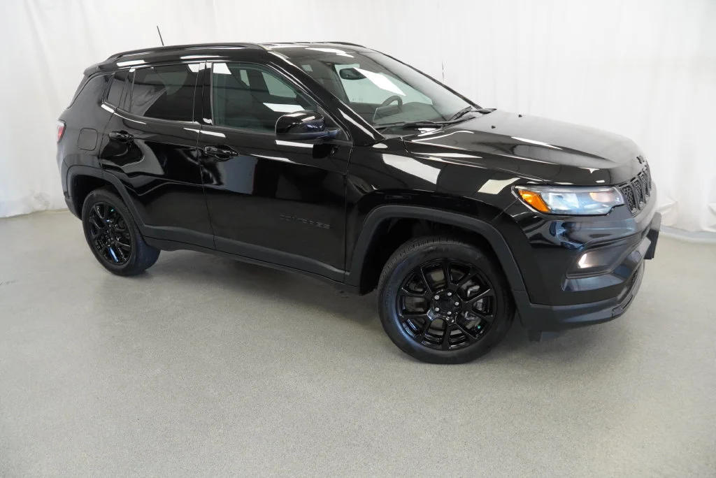 Used 2023 Black Jeep Altitude 4x4 image 5