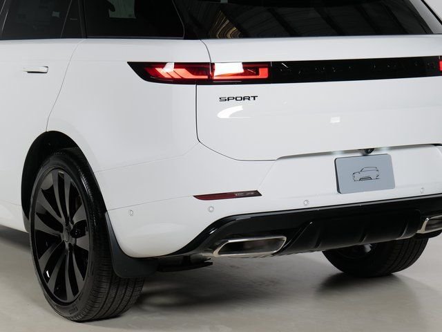 New 2026 Fuji White Land Rover Dynamic SE image 29