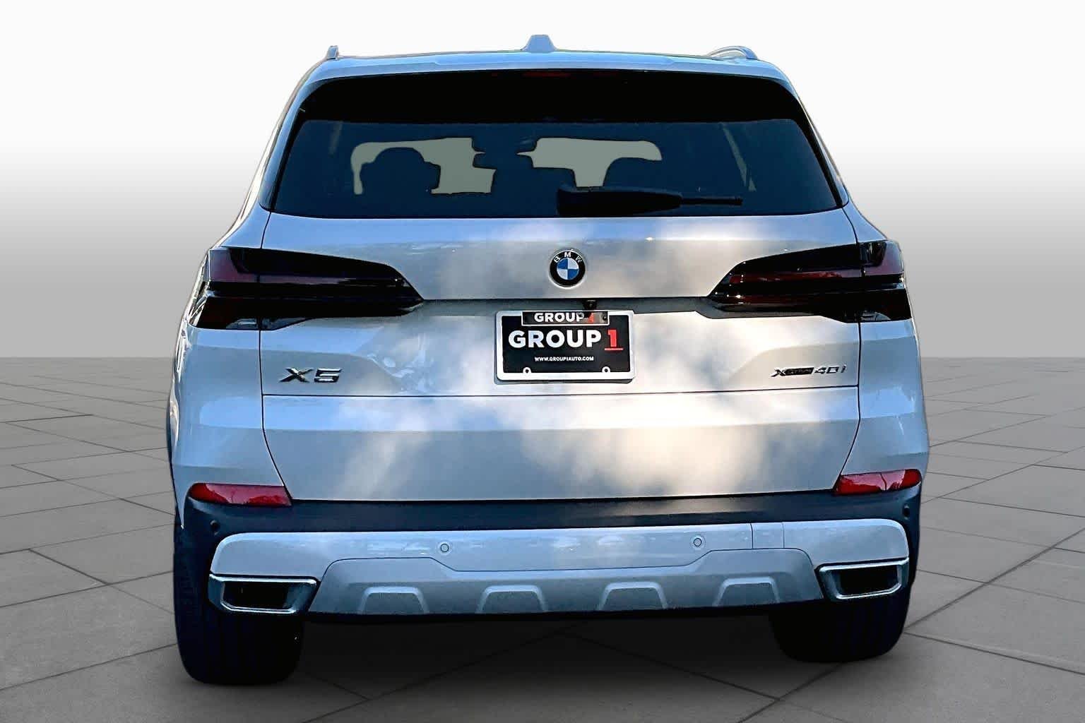 New 2026 Mineral White Metallic BMW xDrive40i image 4