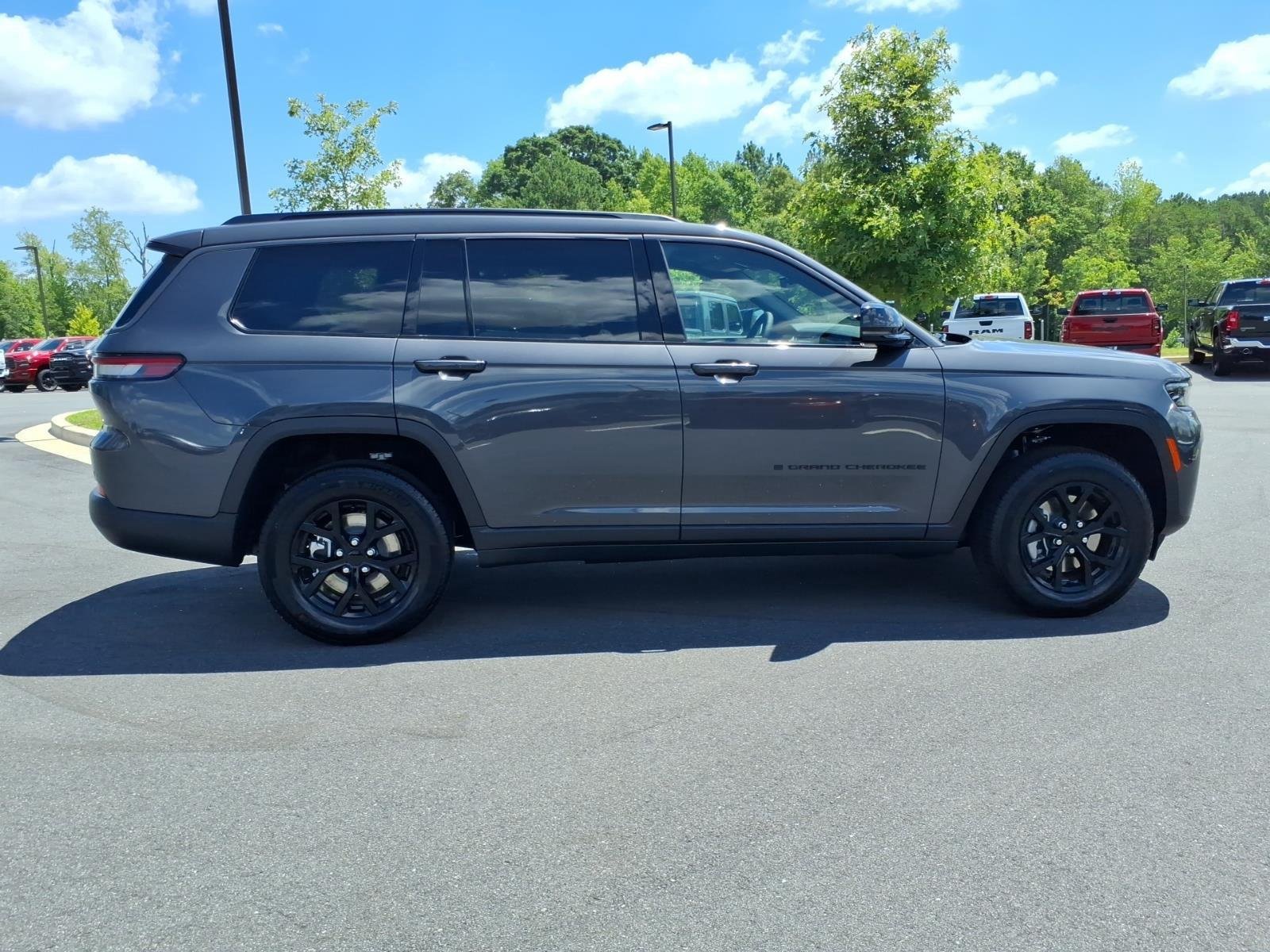 New 2026 Baltic Gray Metallic Clear-Coat Exterior Paint Jeep Laredo Altitude image 11