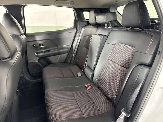 New 2026 Aspen White TriCoat / Super Black Two-tone Nissan SR image 21