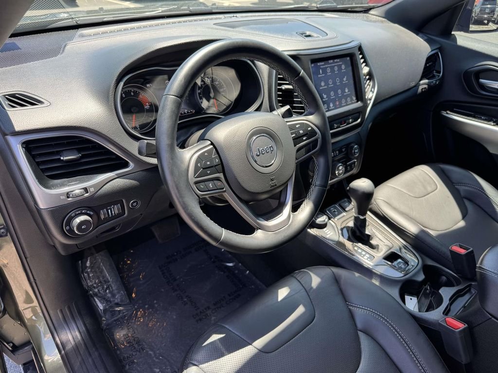 Used 2021 Green Jeep Latitude Lux image 2