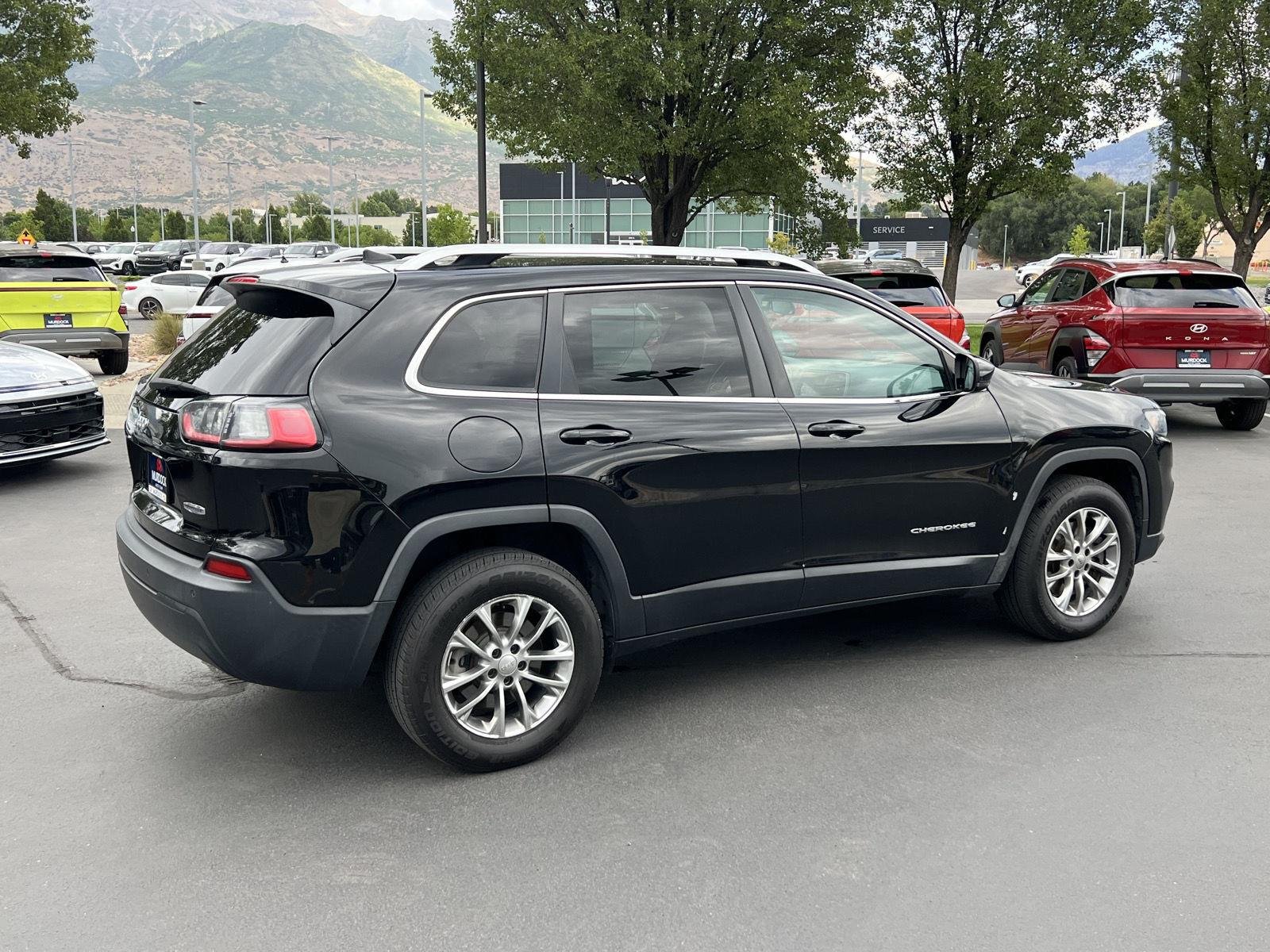 Used 2019 Diamond Black Crystal Pearlcoat Jeep Latitude Plus image 7