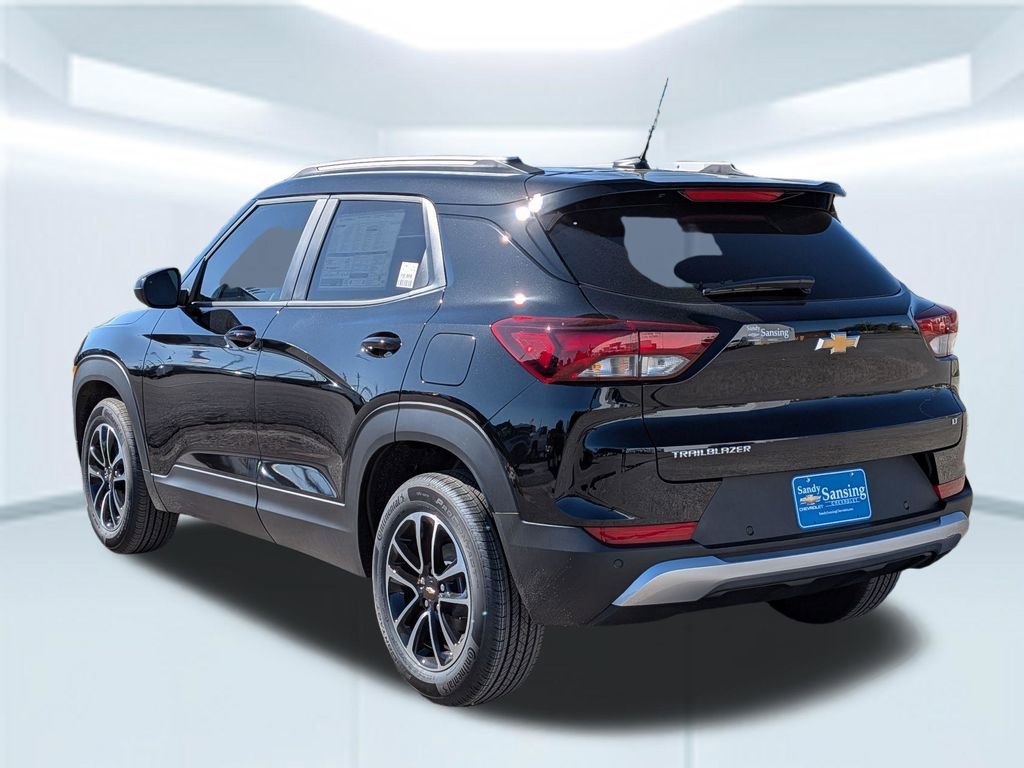 New 2026 Mosaic Black Metallic Chevrolet LT image 4