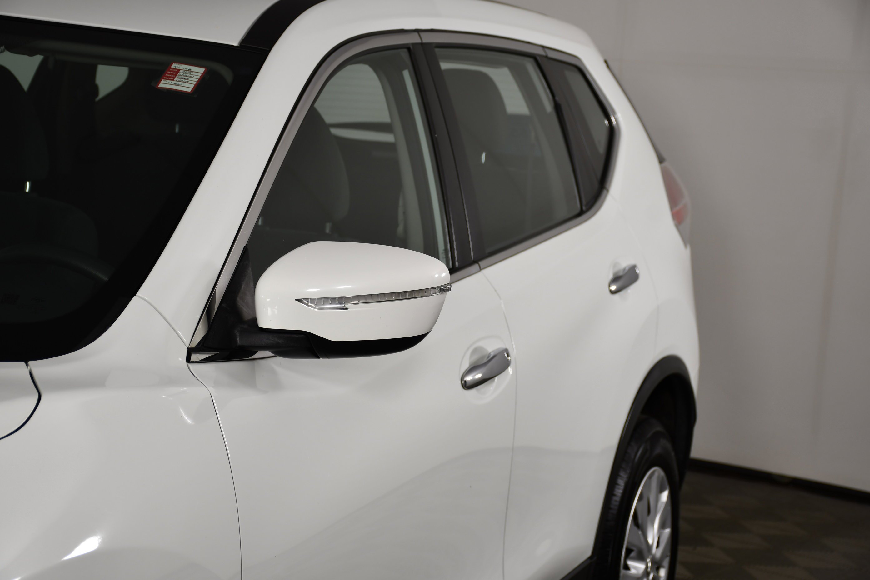 Used 2015 Glacier White Nissan S image 13