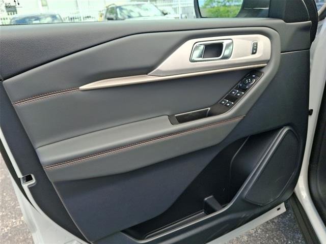 New 2026 Star White Metallic Tri-Coat Ford Active image 30