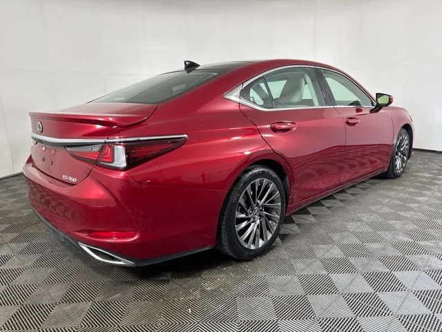 Used 2025 Matador Red Mica Lexus 350 Luxury image 3