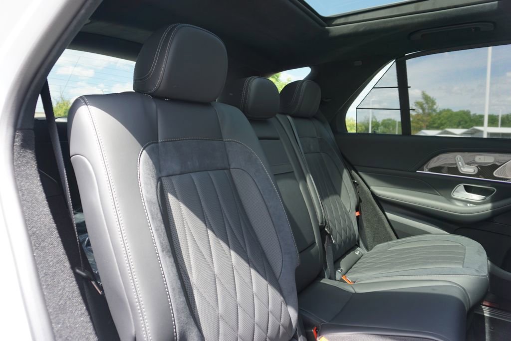 New 2026 MANUFAKTUR Moonlight White Metallic Mercedes-Benz GLE 63 S AMG® image 115