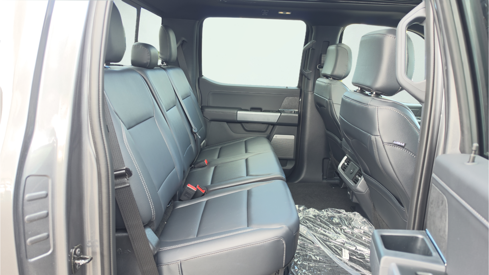 New 2026 Carbonized Gray Metallic Ford XLT image 27