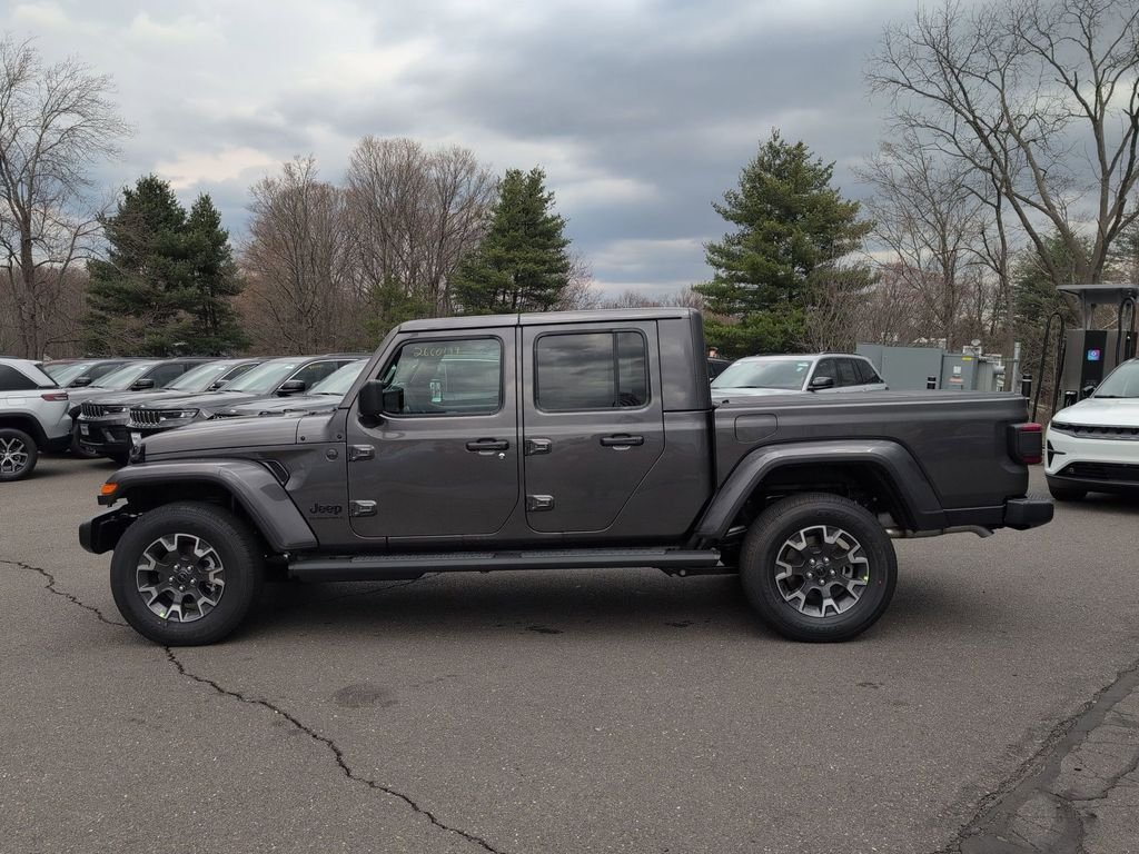 New 2026 Granite Crystal Metallic Clear-Coat Exterior Paint Jeep Sahara image 6