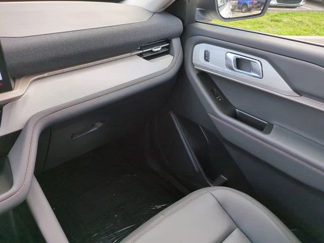 New 2026 Star White Metallic Tri-Coat Ford Active image 17