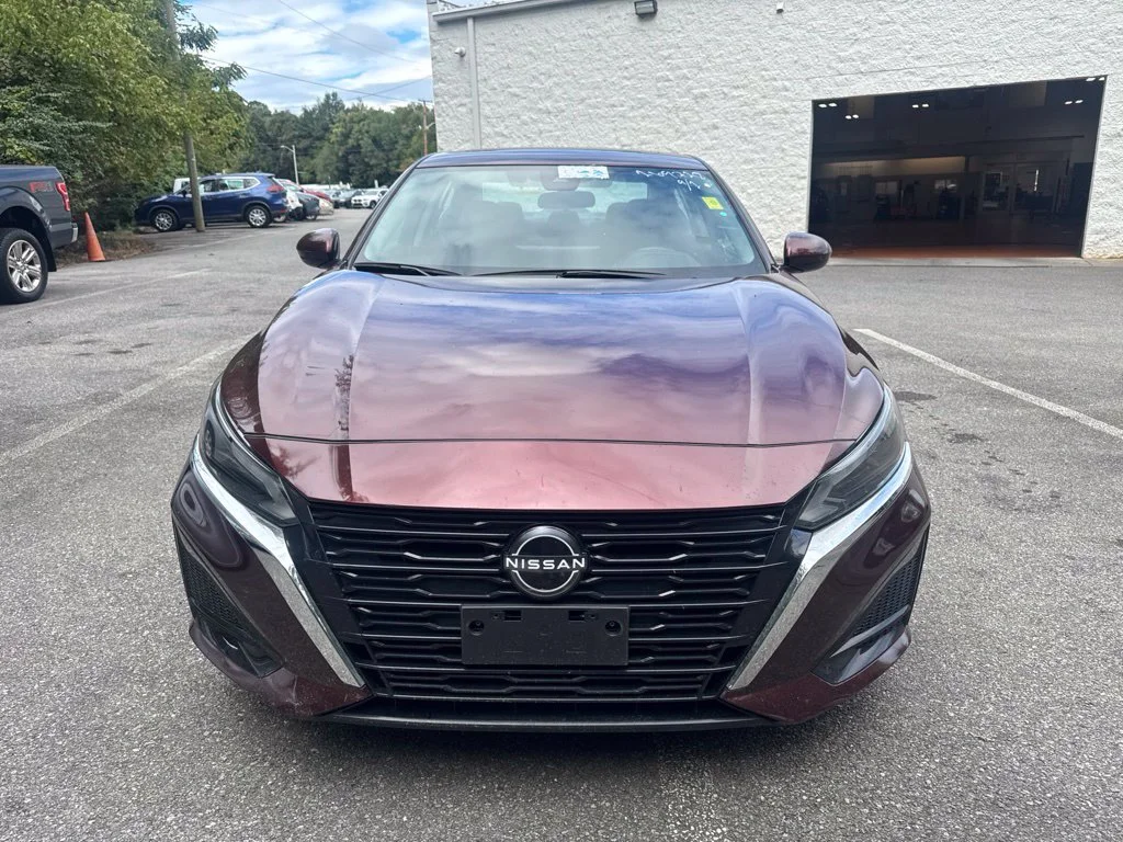 Certified Used 2023 Red Nissan 2.5 SV image 2