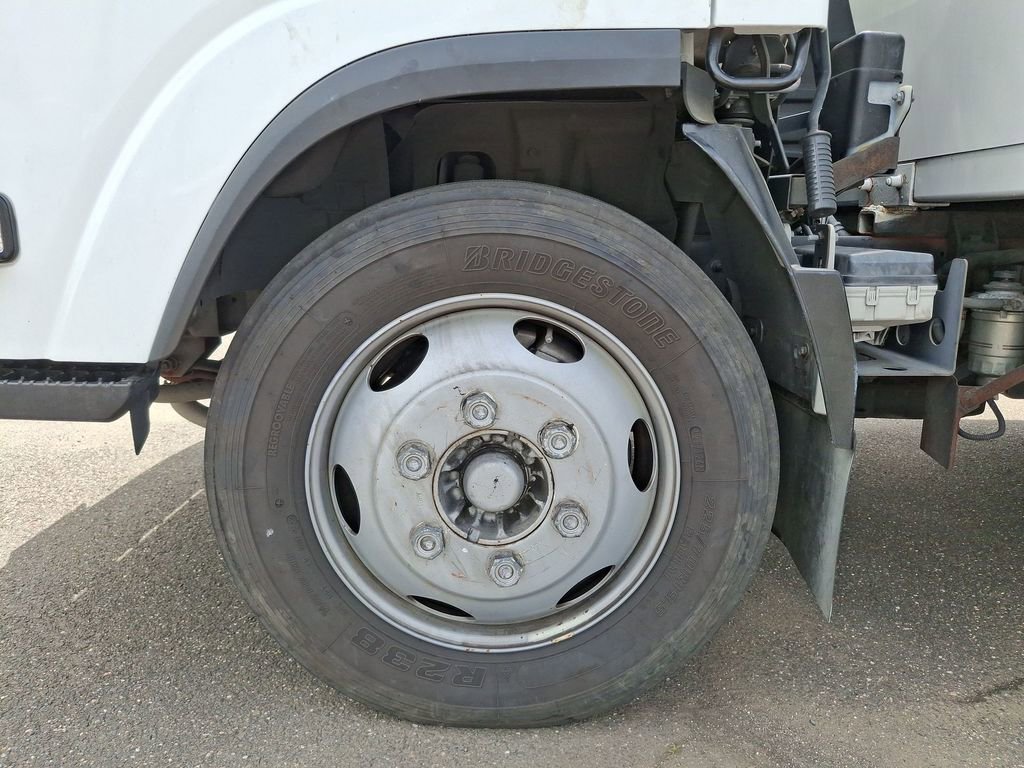 Used 2016 White Isuzu IBT PWL image 16