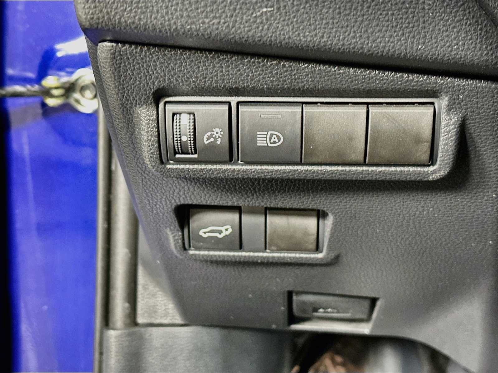 Used 2022 Blue Crush Metallic Toyota XLE image 10