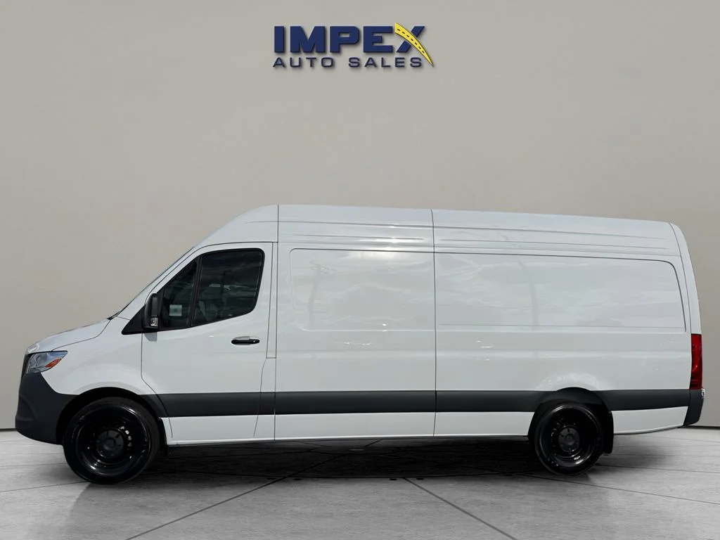 Used 2025 White Mercedes-Benz Cargo 170 WB image 2