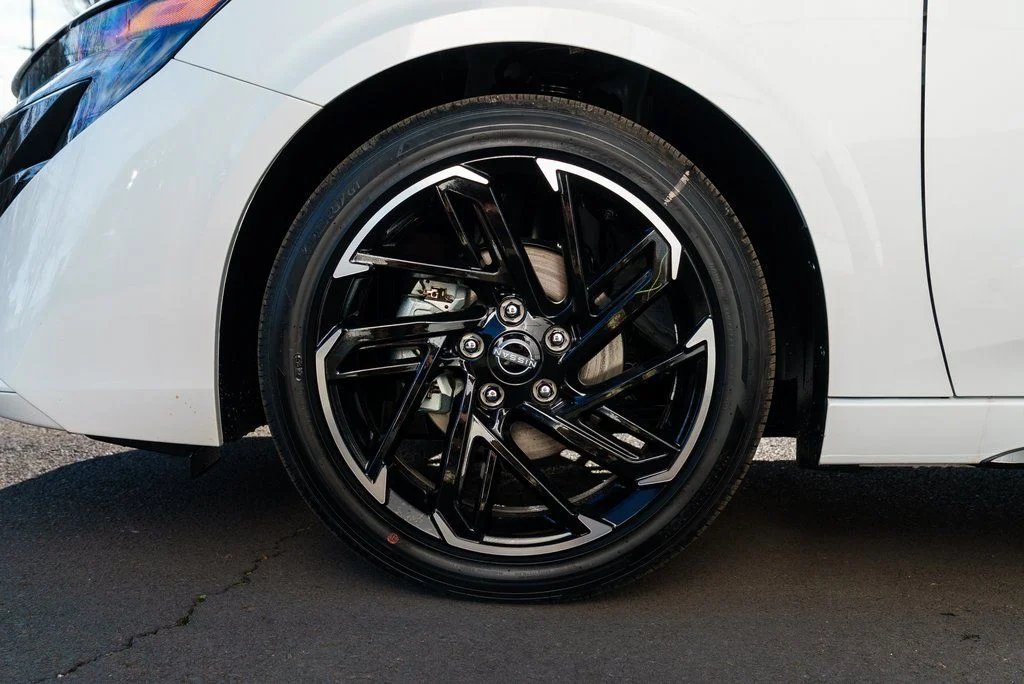 New 2026 Aspen White TriCoat / Super Black Two-tone Nissan SR image 7