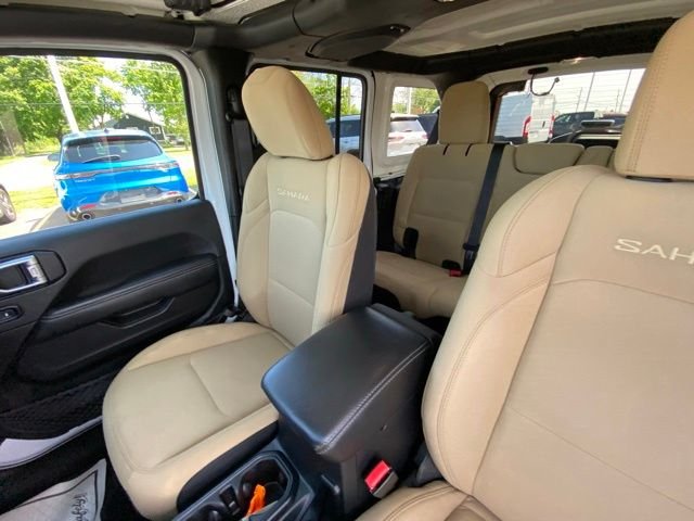Used 2023 White Jeep Sahara image 14