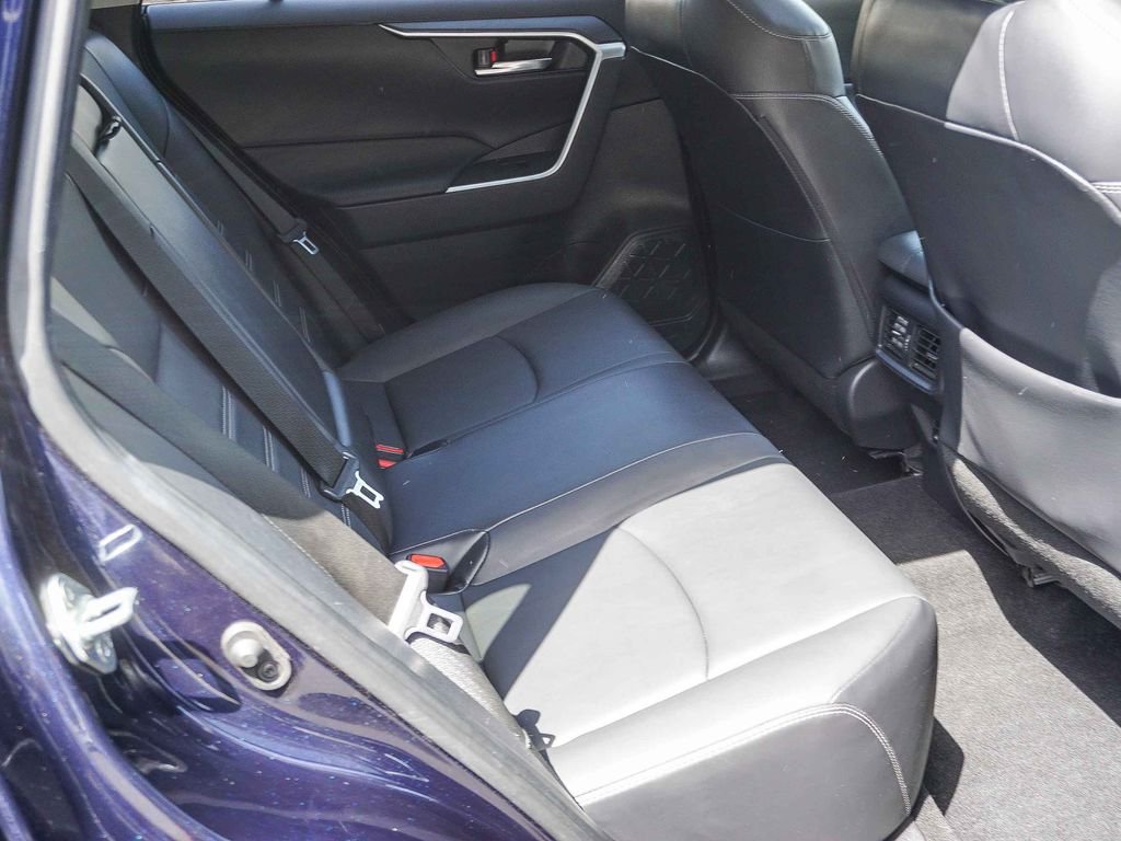 Used 2023  Toyota XLE Premium image 13