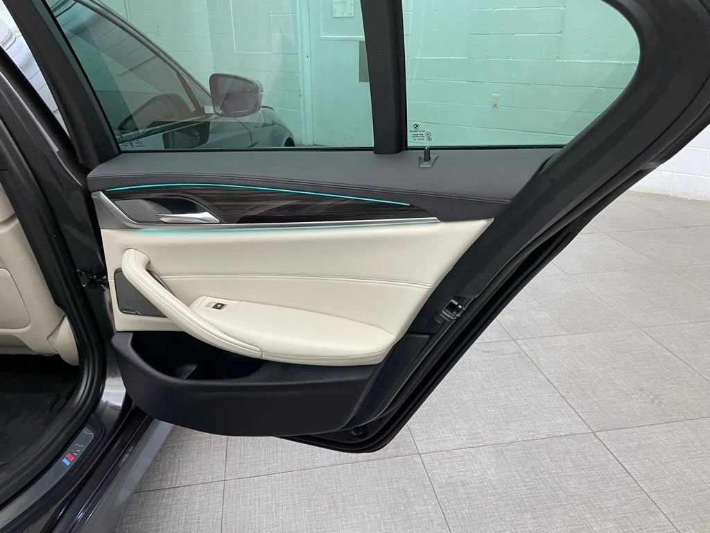 Used 2020 Gray BMW M550i xDrive image 31