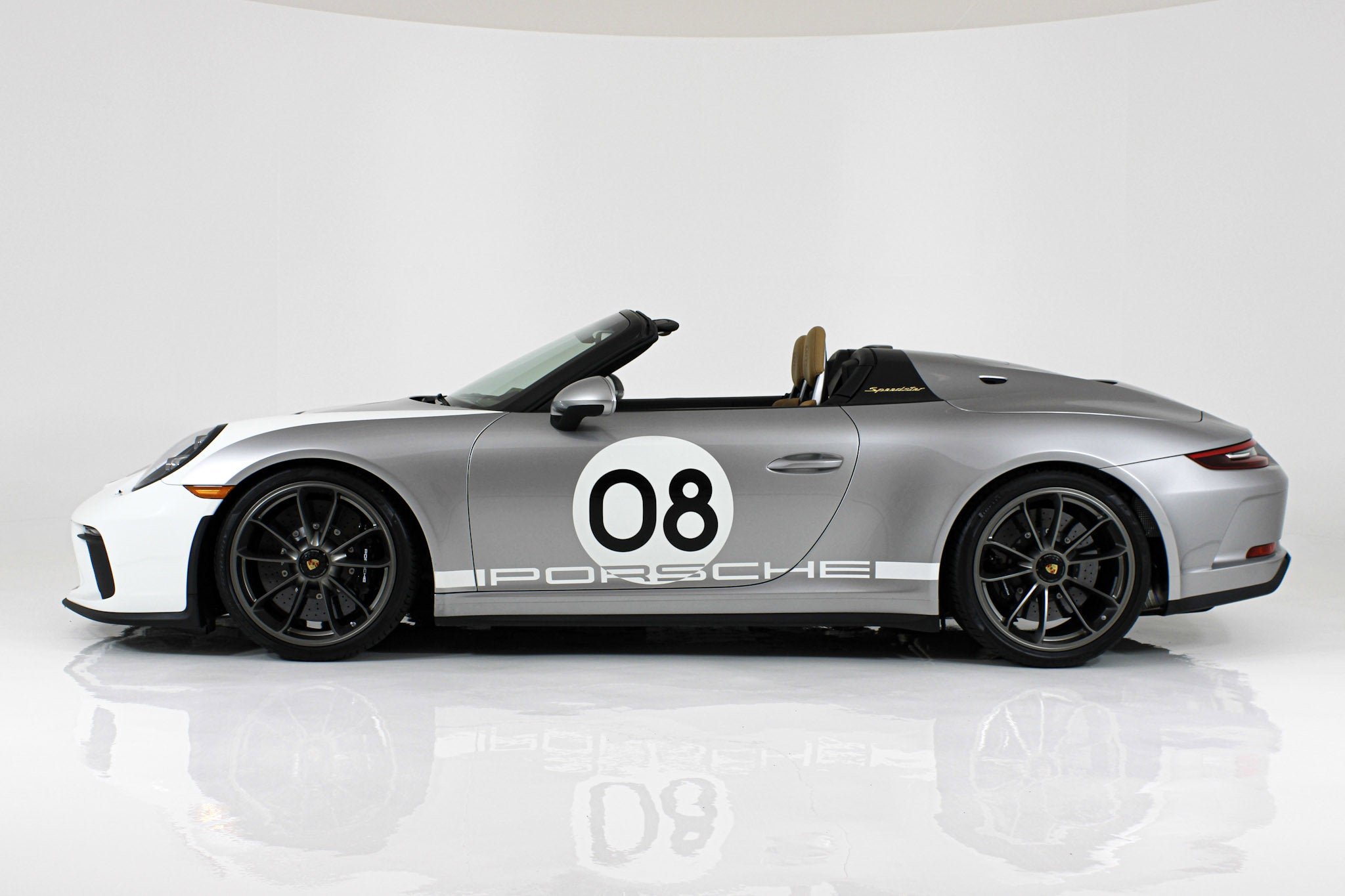 Used 2019 Silver Porsche Speedster image 4