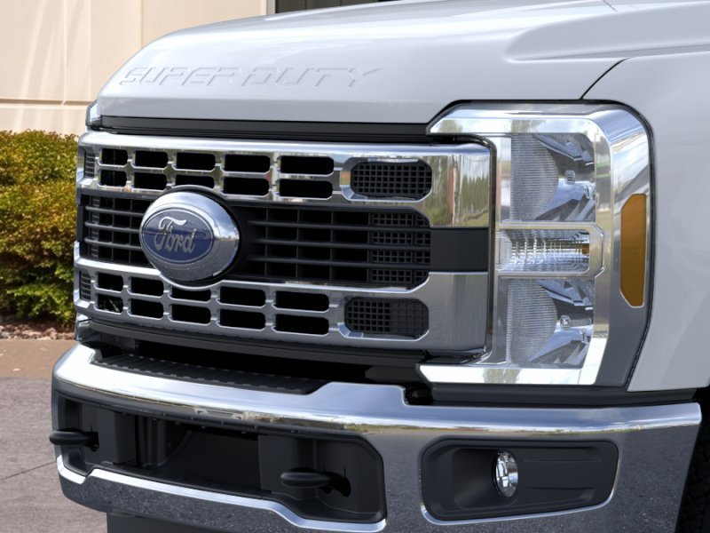 New 2026 Oxford White Ford XLT image 17