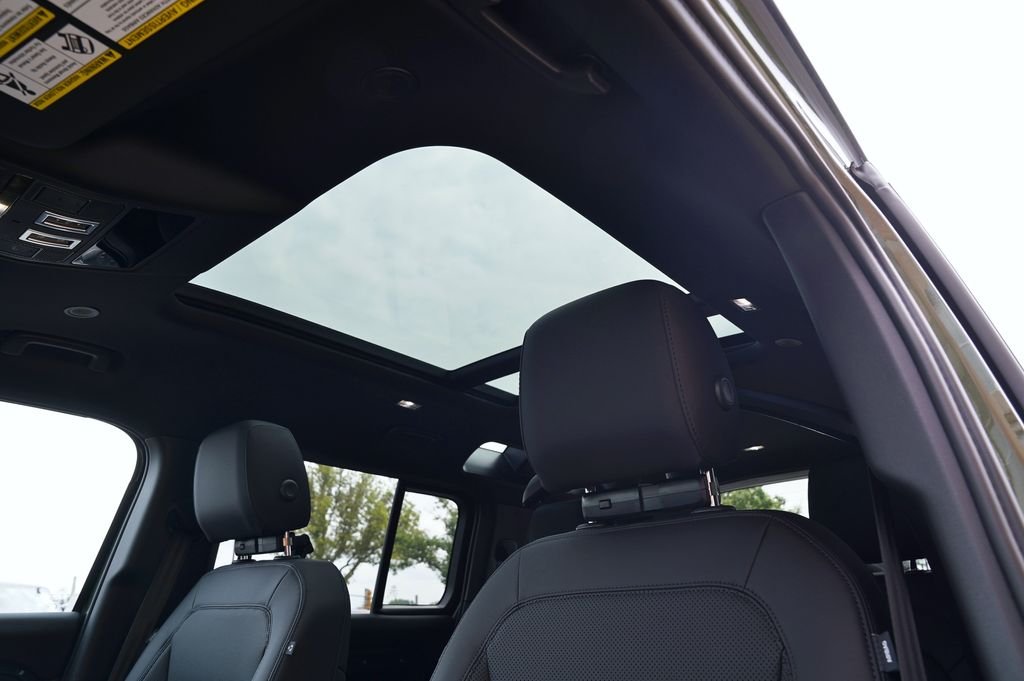 New 2026 Woolstone Green Land Rover S image 13