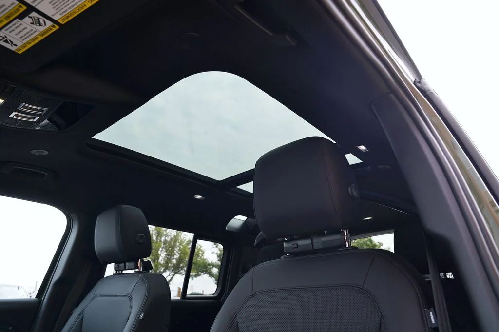 New 2026 Woolstone Green Land Rover S image 13