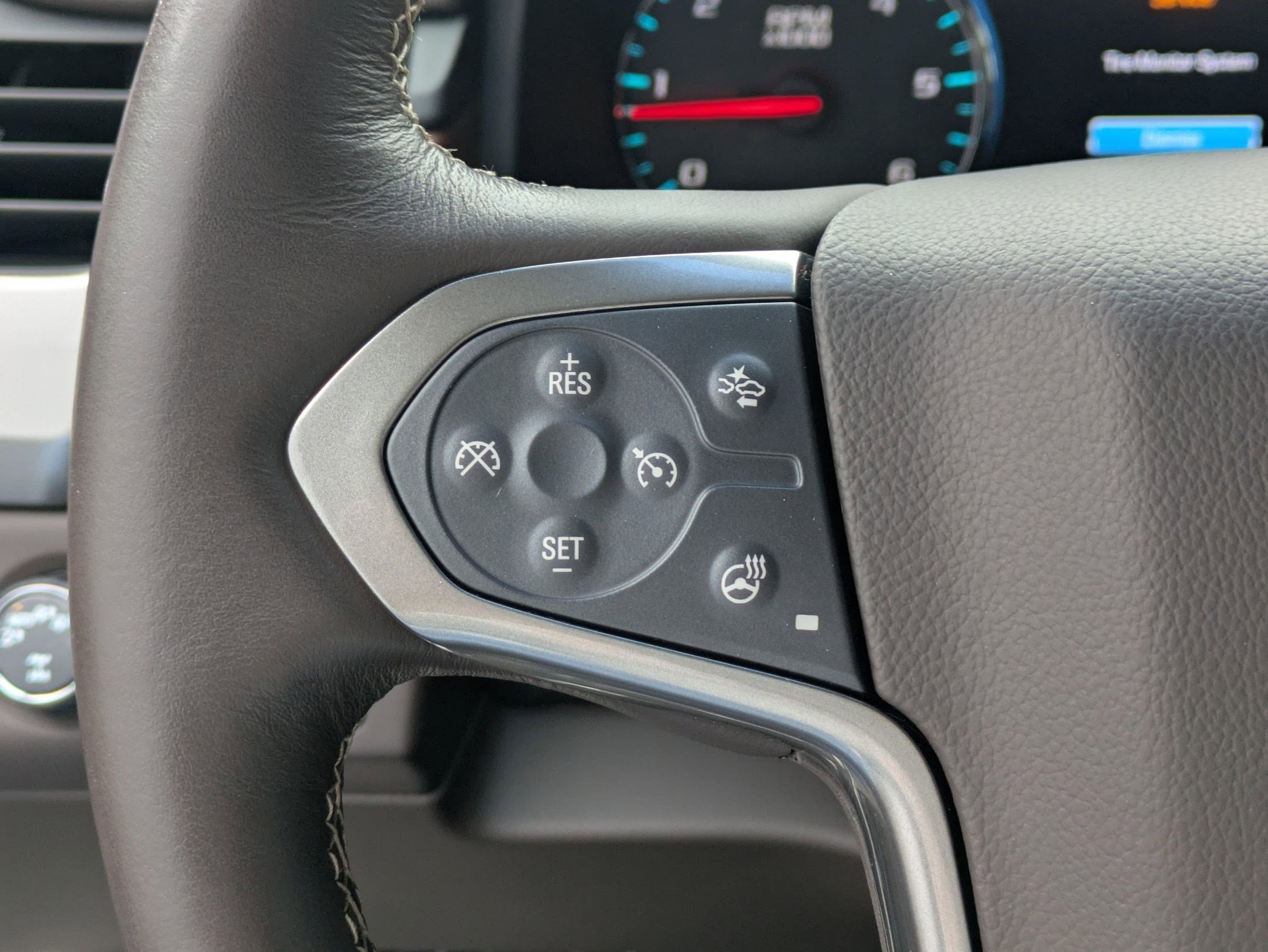 Used 2018 Iridescent Pearl Tricoat Chevrolet Premier image 16