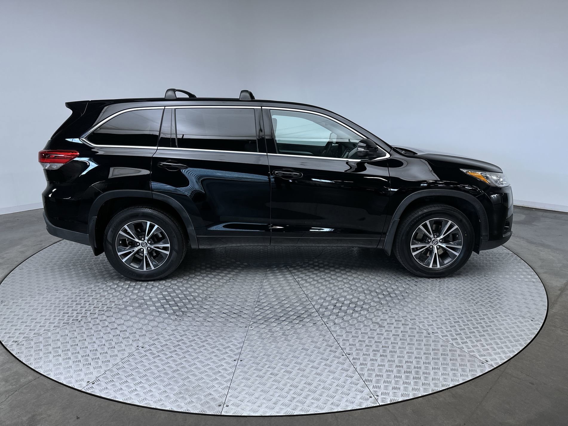 Used 2017 Midnight Black Metallic Toyota LE image 10