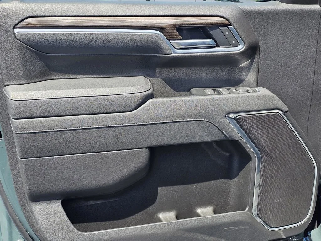 Used 2025 Cypress Gray Chevrolet LT image 14