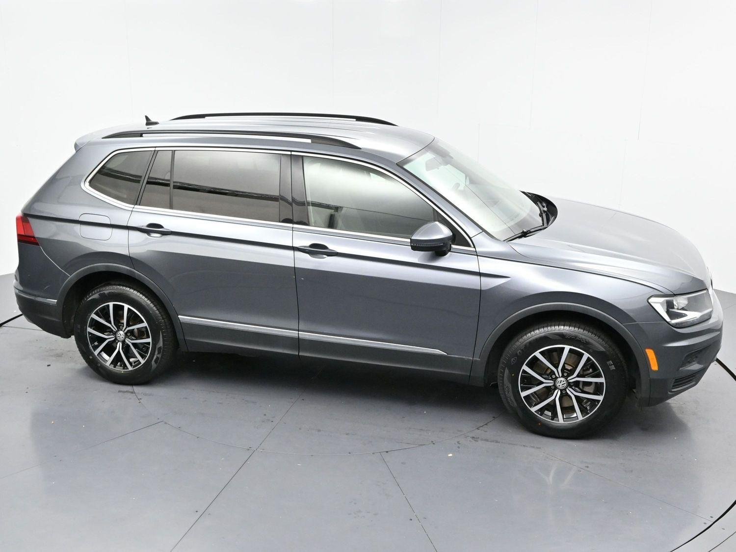 Used 2021 Platinum Gray Metallic Volkswagen SE image 32
