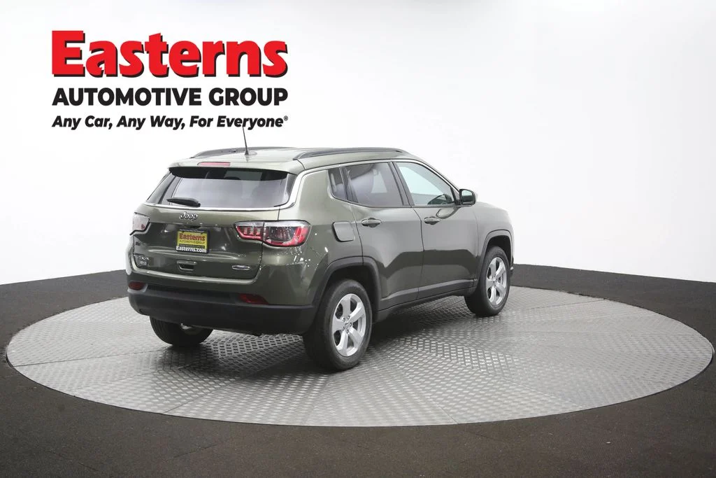 Used 2021 Green Jeep Latitude image 41